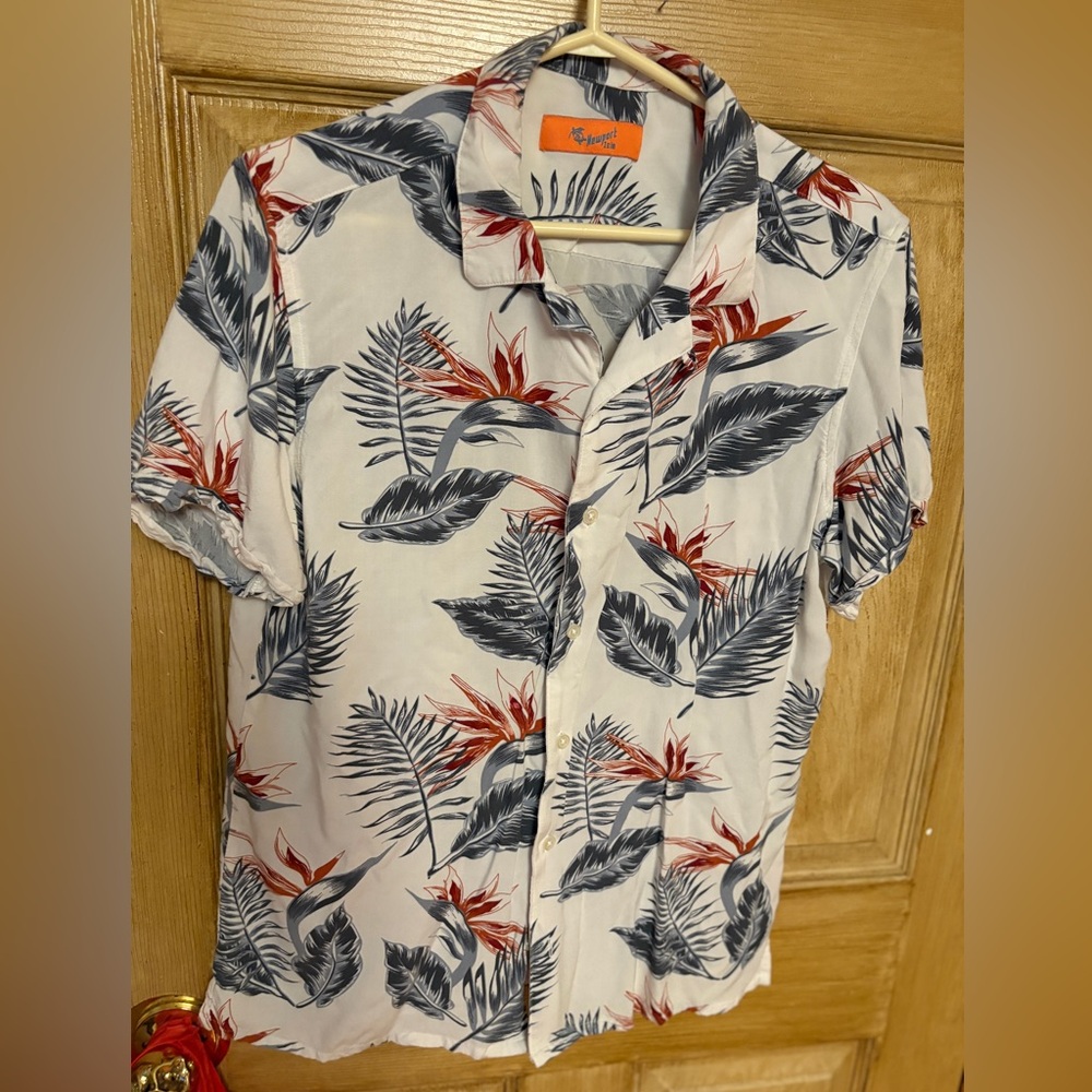 Newport Isle men’s medium short sleeve button up